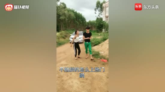 这个小哥恶搞他自己妹妹，结局让我笑了