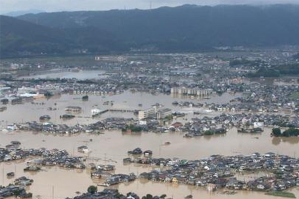 日洪灾垃圾量惊人，灾害过后又一问题令当地渔民叫苦